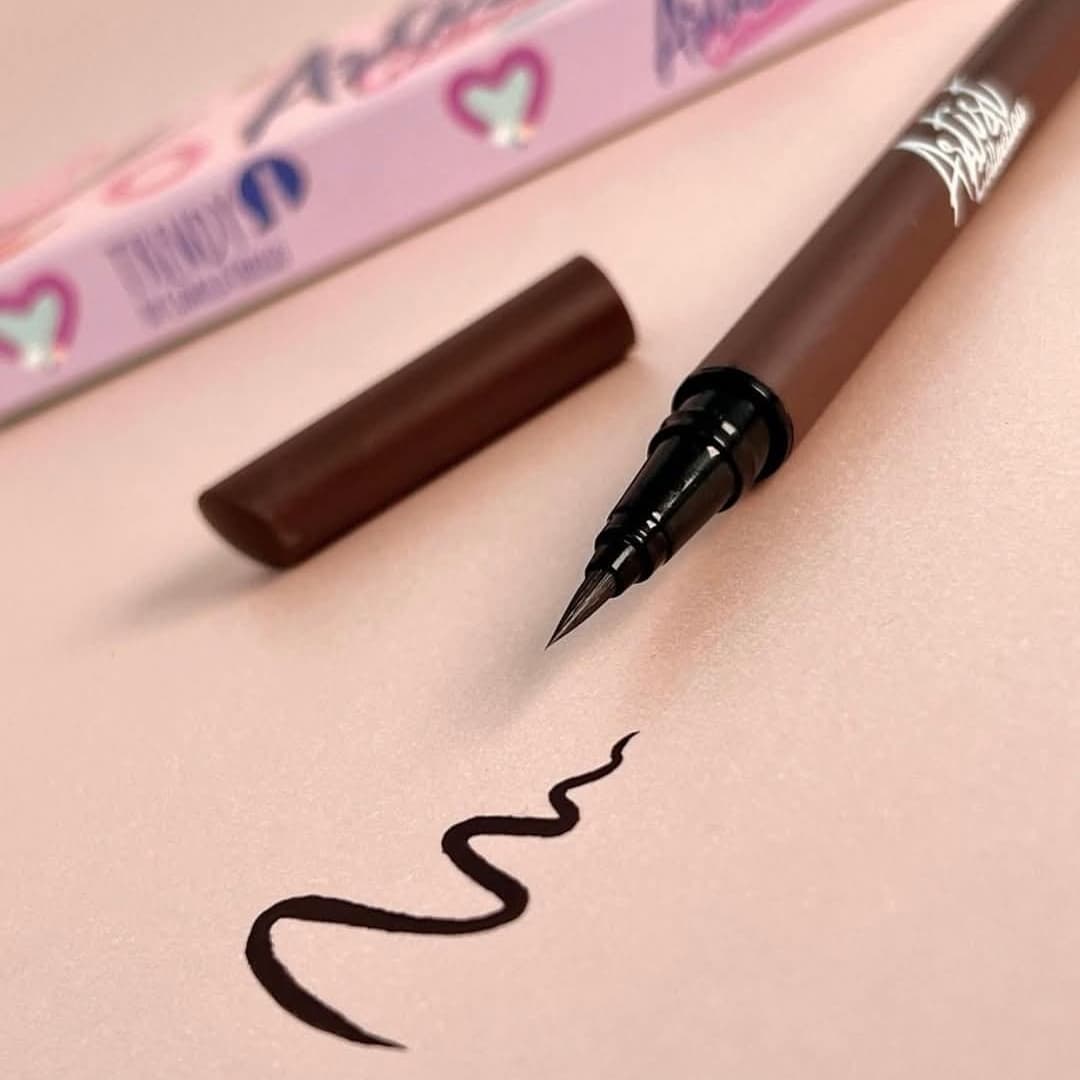 Delineador Plumón Profesional Trendy Artist Collection Café – Precisión, intensidad y acabado natural